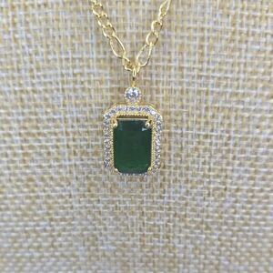 Gold Tone Necklace with Green Pendant